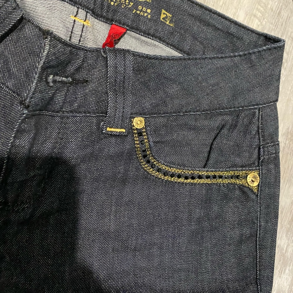 Embellished Guess Jeans, size 27. Booth cut, slim fit. - Picture 4 of 8